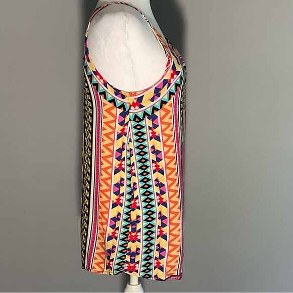 Colorful Groovy Small Geometric Patterned Sleeveless Blouse - Picture 3 of 12